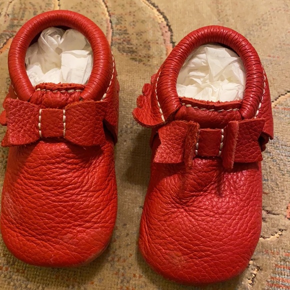 Bird rock baby Classic Hibiscus Baby’s Moccasins size 4 - Picture 4 of 7